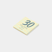 30e verjaardag voeg naam datum jaar geel blauw pla post-it® notes (Schuin)