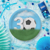 30e verjaardag Voetbal in Green Grass Papieren Bordje (Feest)