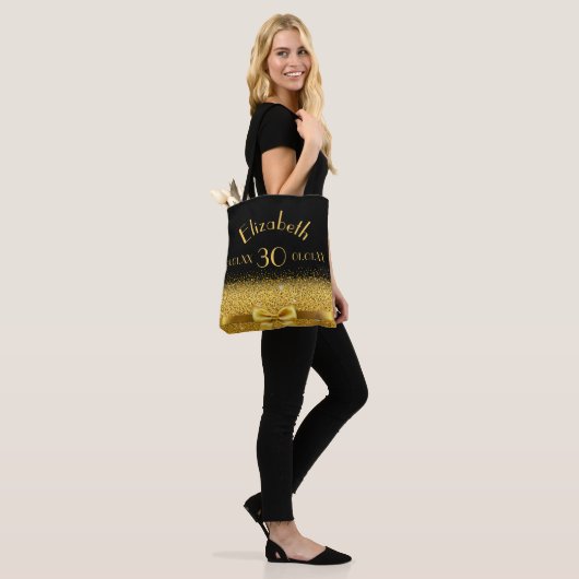 30e verjaardag zwarte gouden boog naam tote bag (Op model)