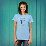 30e verjaardagsfeestje grijs script blauw t-shirt<br><div class="desc">Vier in stijl met dit 30e verjaardagsfeestje grijs script blauw T-Shirt! Of je nu samenkomt met familie en vrienden of gewoon een klein feest hebt, dit stijlvolle T-shirt is perfect voor de gelegenheid! Het klassieke ontwerp en de comfortabele pasvorm zijn eenvoudig te personaliseren met een naam of hashtags voor een...</div>