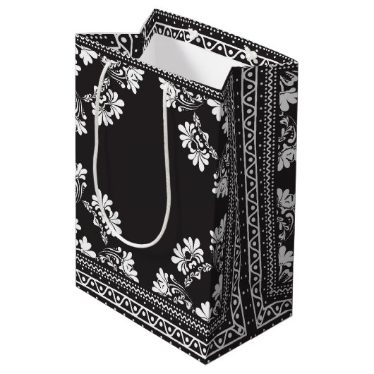 30th Birthday Black and White Bandanna Medium Cadeauzakje (Achterkant Gekanteld)