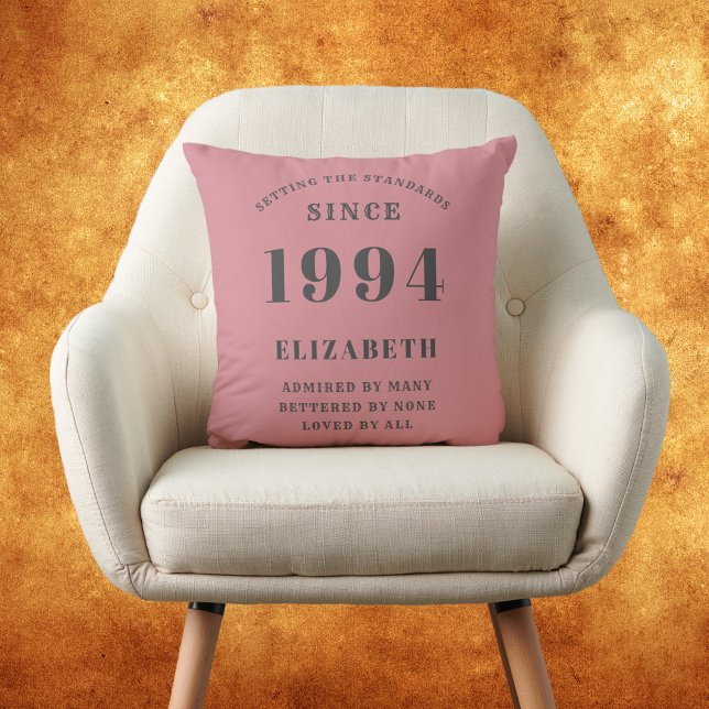 30th Birthday Born 1994 Loved Voeg Jouw naam toe R Kussen (Dusty pink and grey 30th birthday personalized cushion throw pillow. Fun for those born in 1994.)