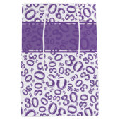 30th Birthday Random Number Pattern Purple/White Medium Cadeauzakje (Achterkant)