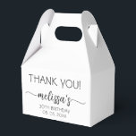 30th of Any Age Birthday White Calligraphy Script Bedankdoosjes<br><div class="desc">Meisjes Minimalistisch Eenvoudig Schone Witte Monogram Naam Handtekening Aangepast Aangepast 30e (of om het even welke leeftijd) verjaardagskarakter. Dit ontwerp met uw voornaam in een handgeschreven stijl swash tail font signature typografie (of calligrafie), date, "THANK You" text, "any age age" verjaardag in zwart op witte achtergrond. Deze stijlvolle, vrouwelijke cadeaudozen...</div>