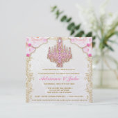311 Glitzy Pink Chandelier Metallic Uitnodiging (Staand voorkant)