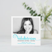 311 Valedictorian in Turquoise Graduation Aankondiging (Staand voorkant)