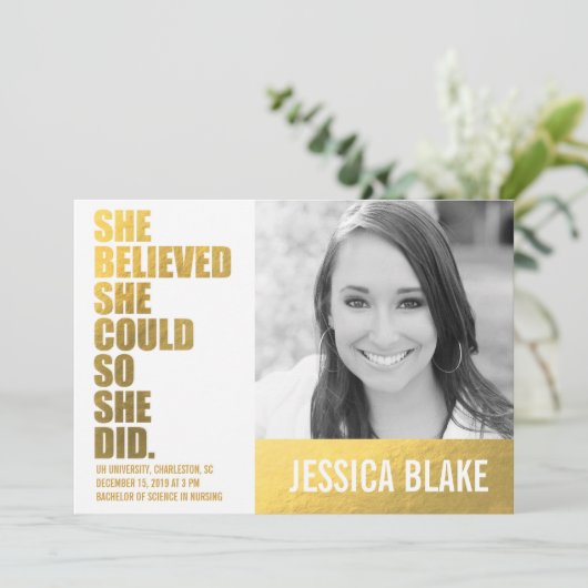 311 Ze dacht dat ze het kon, dus ze deed Afstudere Aankondiging (Staand voorkant)