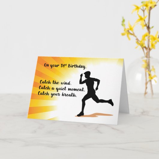 31e Verjaardag Man Running met Sunburst Achtergron Kaart (Gele Bloem)
