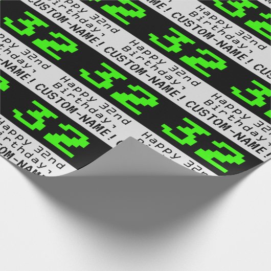 32e verjaardag - Nerdy / Geeky stijl "32" en naam Cadeaupapier (Hoek)