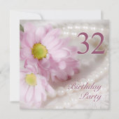 32e verjaardag uitnodiging met madeliefjes (Voorkant)