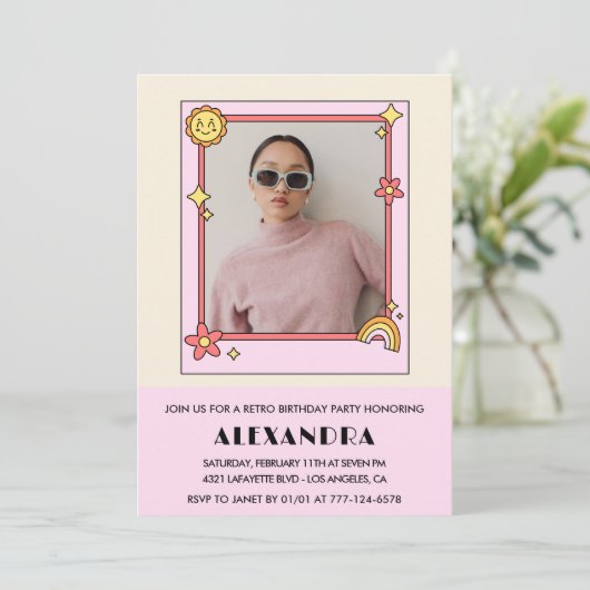 32e verjaardag uitnodiging Retro Foto Roze Bloemen (Staand voorkant)
