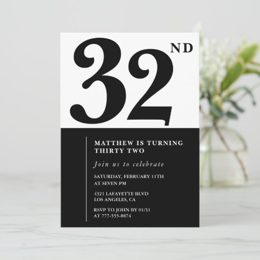 32e verjaardag uitnodigingen Zwart en Wit Elegant (Staand voorkant)