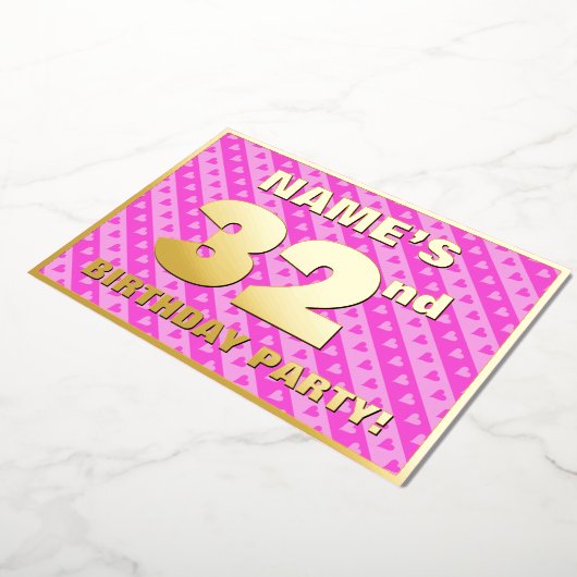 32e verjaardag - vuurroze harten en strips folie uitnodiging (Gedraaid)