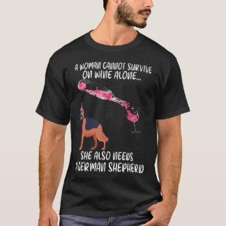 33 Een vrouw kan niet overleven op alleen wijn Ze  T-shirt