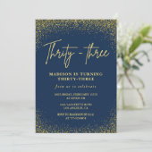 33e verjaardagsuitnodiging Goud Blauw Glitter Kaart (Staand voorkant)