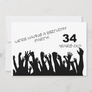 34e feestuitnodiging met juichende menigte kaart