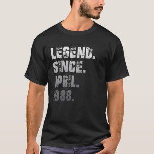34e verjaardag geeft 34 jaar oude leggende sinds a t-shirt