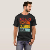 34e verjaardag Legende sinds mei 1988 34 jaar T-shirt (Voorkant volledig)