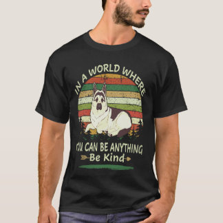 35 In Een Wereld Waar Je Alles Kan Wees Aardig Ge T-shirt