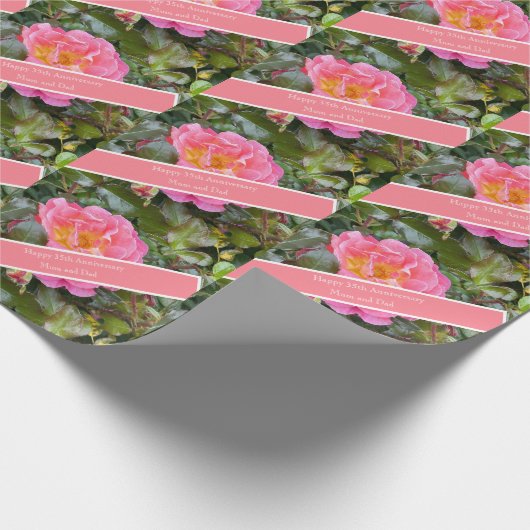 35e bruiloft Jubileum Koraal Roos Cadeaupapier (Hoek)