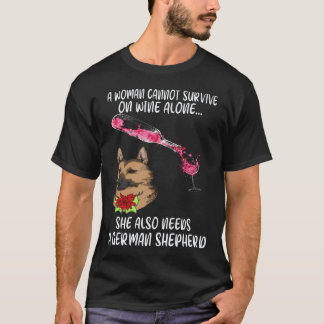 36 Een vrouw kan niet overleven op alleen wijn Ze  T-shirt