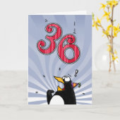 36e verjaardag - Penguin Surprise Kaart (Gele Bloem)