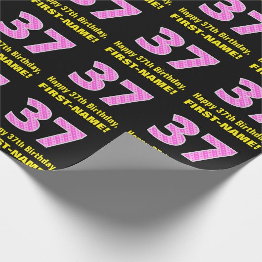 37e verjaardag: roze strepen en harten "37" + naam cadeaupapier (Hoek)