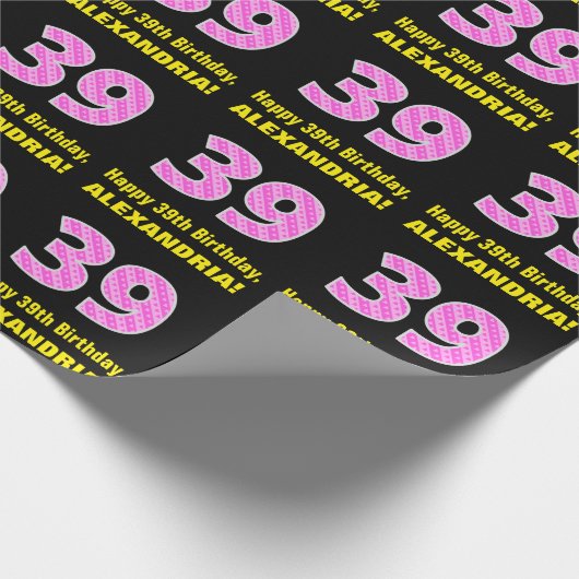 39e verjaardag: roze strepen en harten "39" + naam cadeaupapier (Hoek)