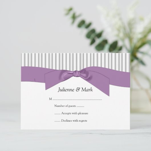 3,5 x5 grijze witte strepjes Paarse lint RSVP (Staand voorkant)