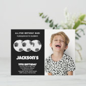 3 Balls Black Soccer Birthday Invitations w foto Kaart (Staand voorkant)