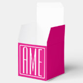 3 Beginletter Monogram | Wit Op Heet Roze Bedankdoosjes (Geopend)