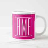 3 Beginletter Monogram | Wit Op Heet Roze Grote Koffiekop (Rechts)