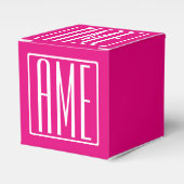 3 Beginletters Monogram | Wit Op Heet Roze Bedankdoosjes (Voorkant Zijde)