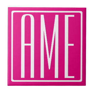 3 Beginletters Monogram Wit Op Heet Roze Tegeltje