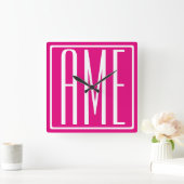 3 Beginletters Monogram | Wit Op Heet Roze Vierkante Klok (Huis)