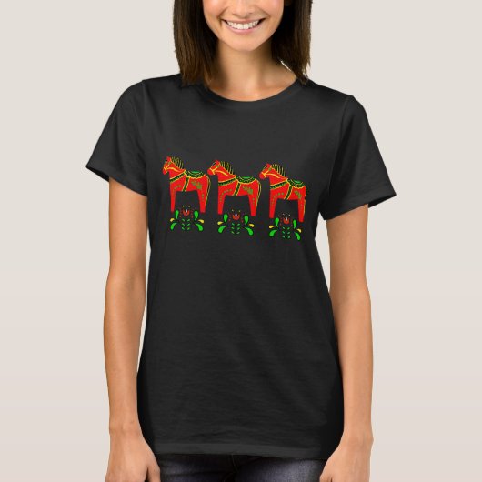 3 Dala Paarden, Scandinavisch felrood Folkpaard T-shirt (Voorkant)