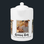 3 Drie foto's Moderne Elegant Collage Family Love Theepot<br><div class="desc">Maak kennis met ons moderne en gepersonaliseerde fotocollage-product! Met dit stijlvolle artikel kunt u een unieke en eenzijdige collage creëer met uw eigen persoonlijke foto's. Kies gewoon uw favoriete Instagram-snappen of fotografie en voeg deze toe aan onze vooraf ontworpen sjabloon voor fotocollage. Onze sjabloon is voorzien van een prachtig, elegant...</div>