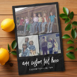 3 Foto collage met Script-tekst - zwart wit Theedoek<br><div class="desc">Een leuke manier om herinneringen vast te leggen en te delen met vrienden. Voeg een horizontale foto,  2 vierkante foto's en uw favoriete titel toe om een cool cadeau voor vrienden te maken.</div>