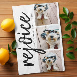3 Foto-collage - Modern Merry Kerstrejoice Theedoek<br><div class="desc">Gebruik drie afbeeldingen en maak een unieke en trendy Merry kerstgroet met een zwart-wit thema. Als u om het even wat rond moet bewegen,  klik op de aanpassingsknoop om veranderingen aan te brengen.</div>