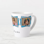 3 foto voeg uw tekst toe blauw latte mok (Rechterhoek)