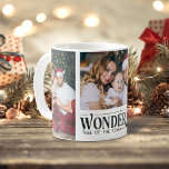 3 foto's Het is de mooiste tijd Kerstmis Koffiemok<br><div class="desc">Vier het seizoen in stijl met deze kerst-mok met het onderschrift "Het is de mooiste tijd van het jaar". Voeg een persoonlijk tintje toe door het aan te passen met drie gewaardeerde familie-afbeeldingen, waardoor het een aandenken waard is om te koesteren. Of je nu warme cacao geniet van het vuur...</div>