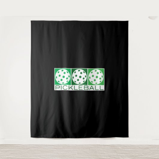 3 Groene Pickleballs op wit Wandkleed (Voorkant)