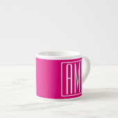 3 Initiaal Monogram | Wit Op Heet Roze Espresso Kop (Voorkant rechts)