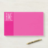 3 Initialen Monogram | Wit op warmroze Post-it® Notes (Op bureau)