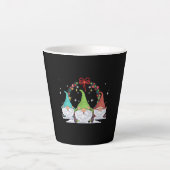 3 kerstknomes latte mok (Voorkant)