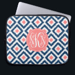 3-Letter Monogram Koraal en Blauw Ikat Patroon Laptop Sleeve<br><div class="desc">Stijlvol en stijlvol design is voorzien van een kleurrijk en trendy diamant met een mooi patroon en kan worden gepersonaliseerd met uw monogram,  initiaal,  naam of een tekst van uw keuze voor een perfect aangepast cadeau!</div>