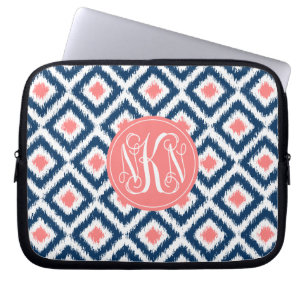 3-Letter Monogram Koraal en Blauw Ikat Patroon Laptop Sleeve