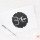 3 maanden Klassieke ronde Sticker (Envelop)