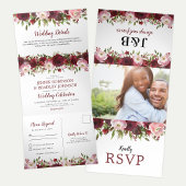 3 op 1 Blush Burgundy Floral Wedding Drieluik Uitnodiging