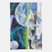 3 Polaire Beer Cubs spelen op sneeuw - Aardachtend Theedoek (Verticaal)